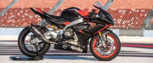 Scopri di più sull'articolo DISPONIBILE PER TUTTI LA APRILIA RS 660 IN VERSIONE TROFEO